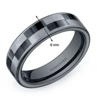 Машка црна и сребрена проверка на таблата за удобност се вклопуваат во прстен за венчавки од волфрам