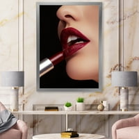 DesignArt 'Womanената што применува црвен кармин на усните, модерно врамен уметнички принт